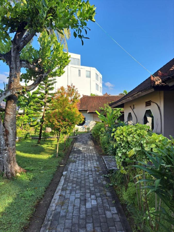 Surfers Beachfront Lombok Hotel Kuta  Exterior photo